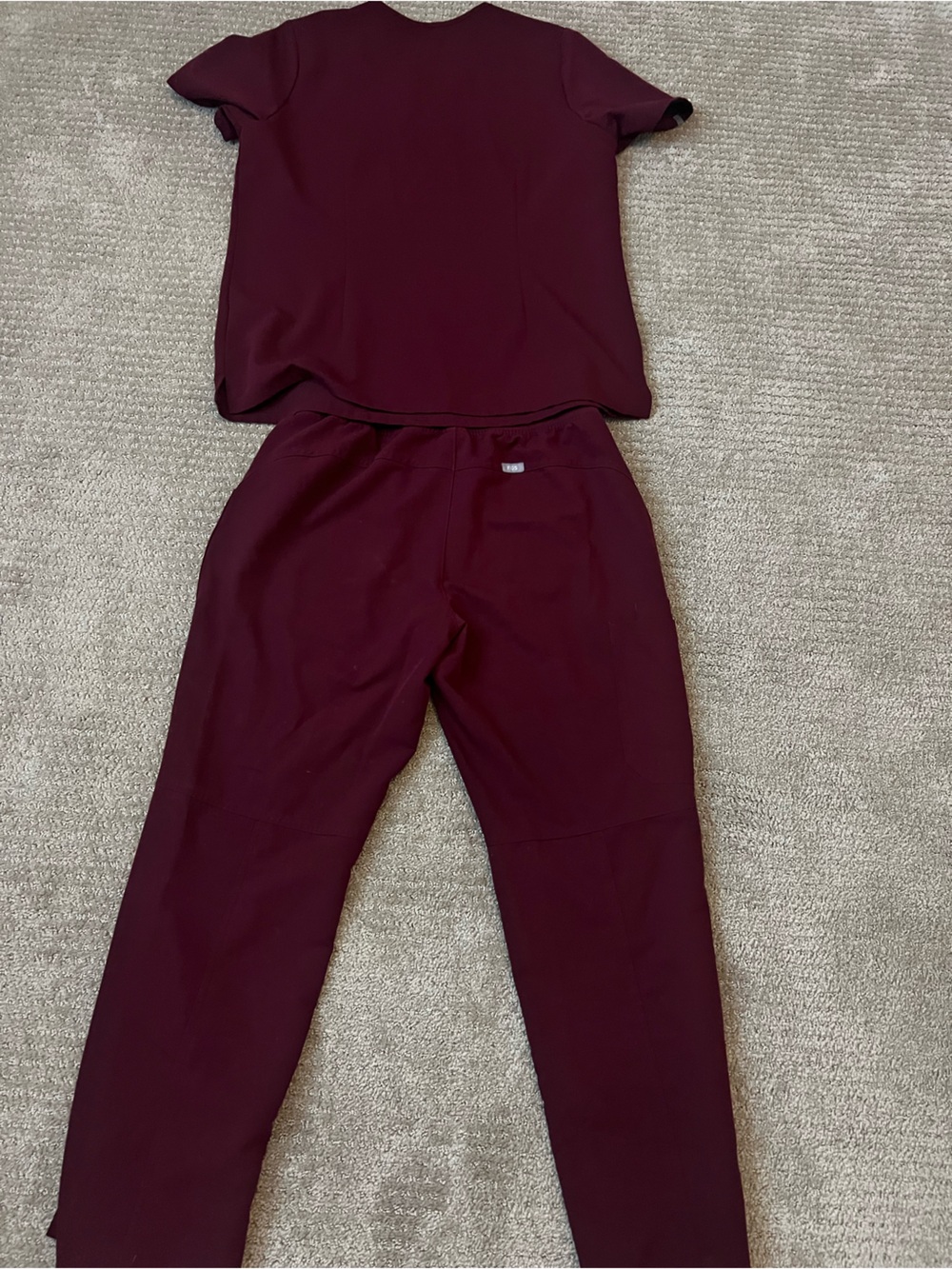 Figs Women’s Burgundy Scrub Set Large Petite - Picture 7 of 7